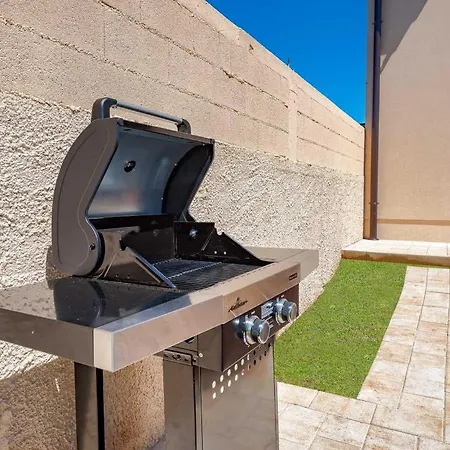 House Nicol بوريتش